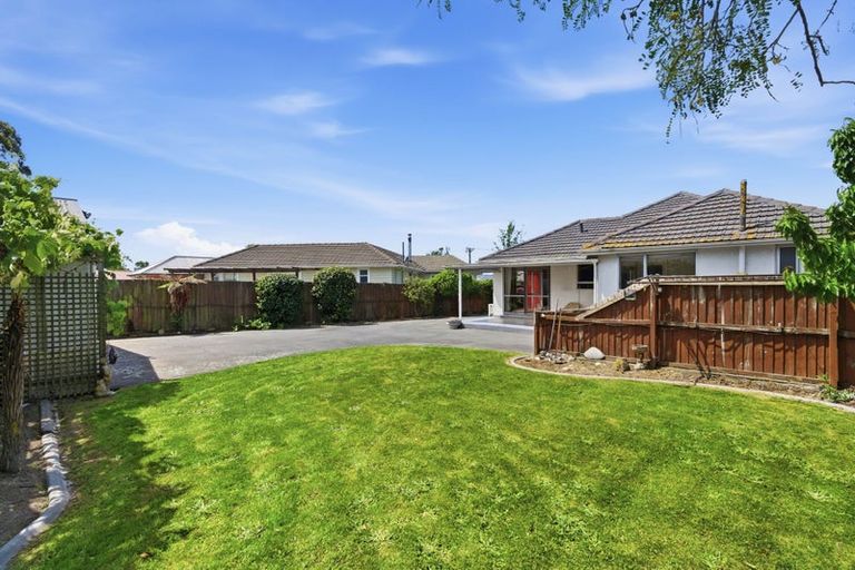 Photo of property in 8 Nyoli Street, Northcote, Christchurch, 8052