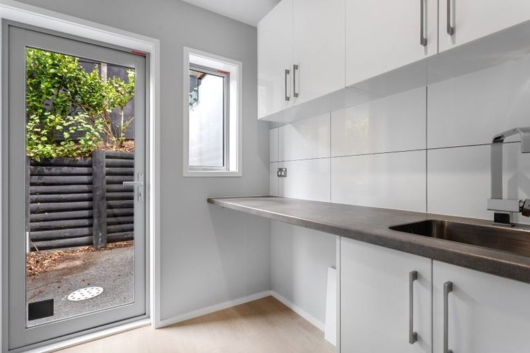 Photo of property in 22 Drayton Drive, Mount Pleasant, Christchurch, 8081