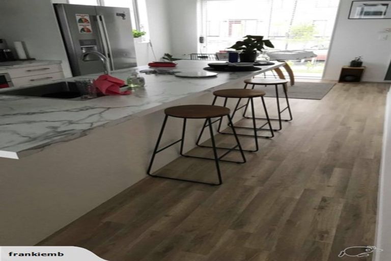 Photo of property in 10 Manutewhau Road, Massey, Auckland, 0614