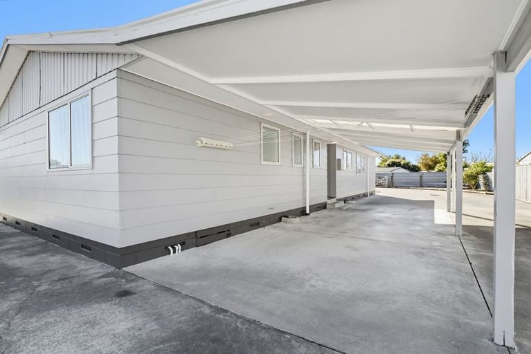 Photo of property in 26 Cumberland Place, Kelvin Grove, Palmerston North, 4414