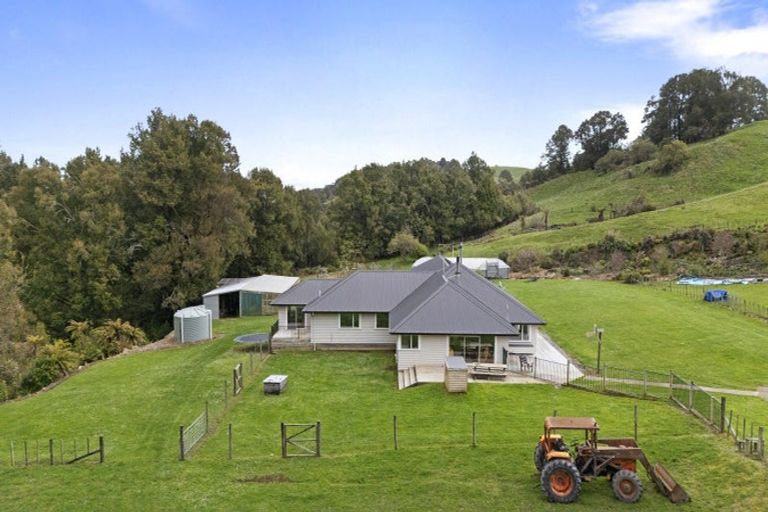 Photo of property in 120 East Mangahuia Road, Rangiwahia, Kimbolton, 4774