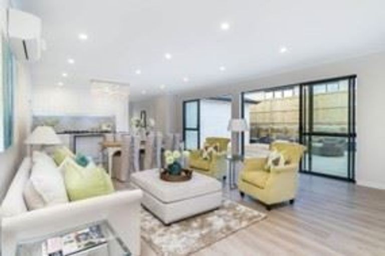 Photo of property in 12 Mamuku Drive, Massey, Auckland, 0614