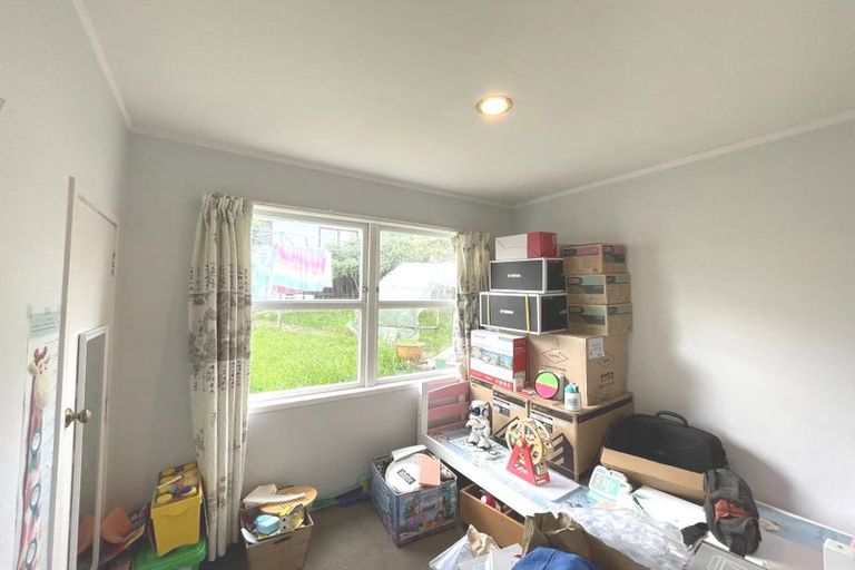 Photo of property in 32 Preston Avenue, Henderson, Auckland, 0610