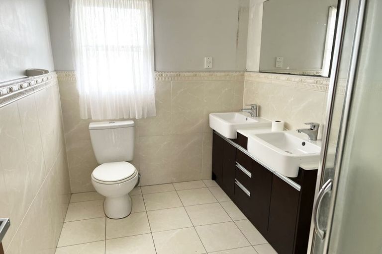 Photo of property in 3179 Great North Road, New Lynn, Auckland, 0600