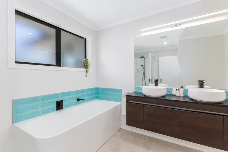 Photo of property in 163 Navigation Drive, Whitby, Porirua, 5024