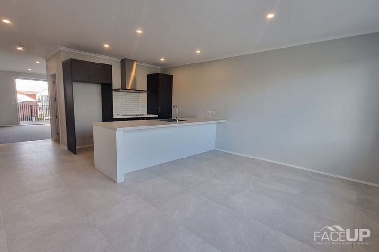 Photo of property in 2/1 Ko Roa Lane, Hobsonville, Auckland, 0616