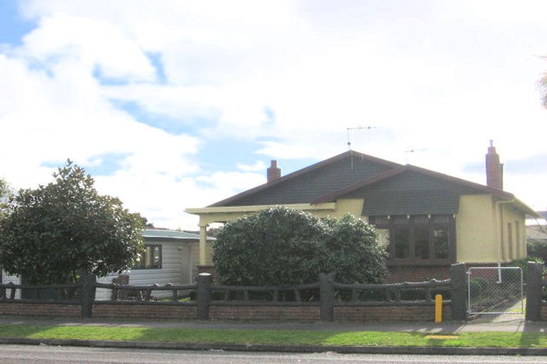 Photo of property in 33 Knowles Street, Terrace End, Palmerston North, 4410