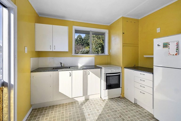 Photo of property in 4 Clerke Place, Marfell, New Plymouth, 4310