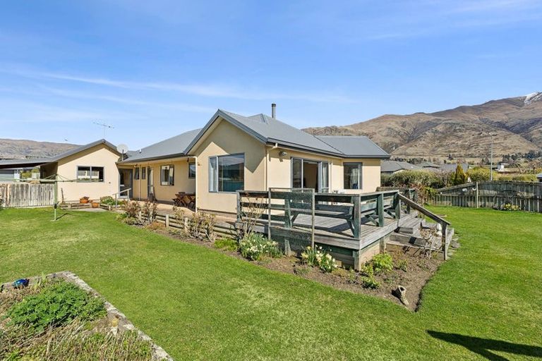 Photo of property in 26 Meadowstone Drive, Wanaka, 9305