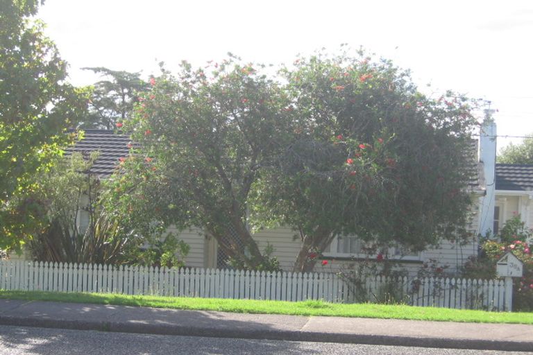 Photo of property in 2/38 College Road, Northcote, Auckland, 0627