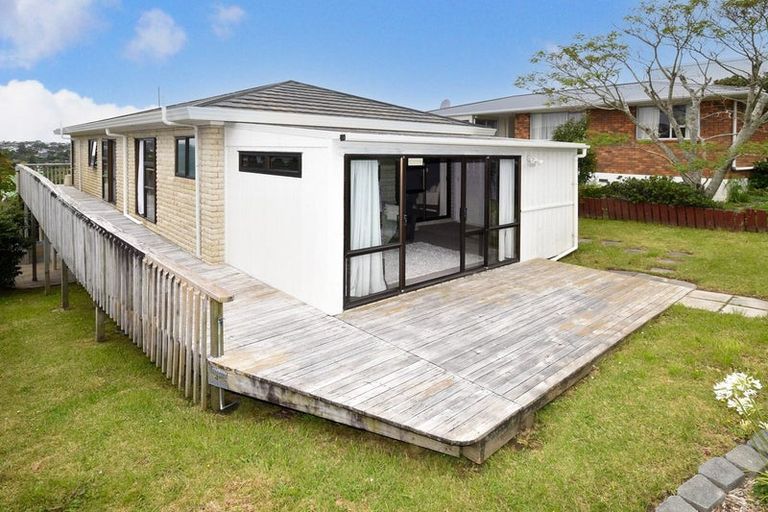Photo of property in 4a Tower Hill, Stanmore Bay, Whangaparaoa, 0930