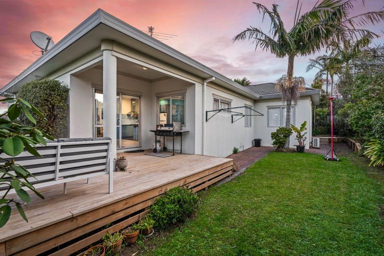 Photo of property in 21 Cinnabar Place, Westgate, Auckland, 0614