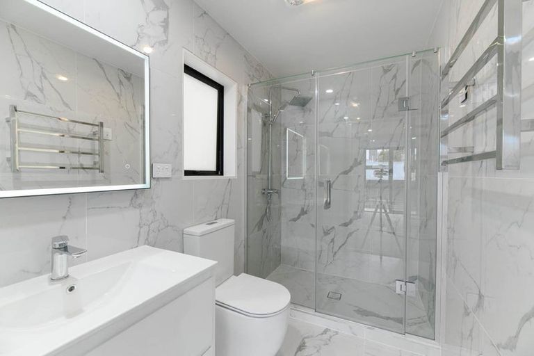 Photo of property in 44b Godley Road, Green Bay, 0604