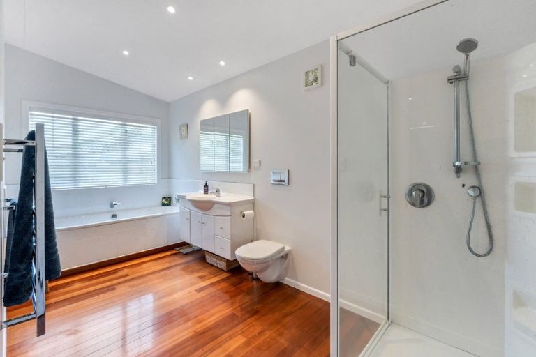 Photo of property in 4 Liston Crescent, Cockle Bay, Auckland, 2014