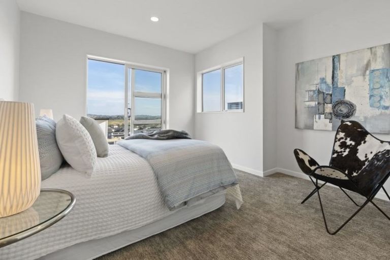 Photo of property in 13 Manawanui Way, Orewa, 0931