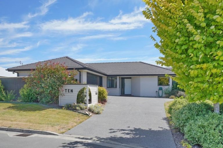 Photo of property in 10 Noble Close, Rangiora, 7400