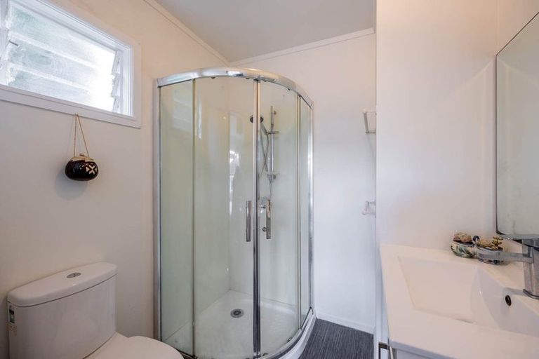 Photo of property in 1/43 Hogans Road, Glenfield, Auckland, 0629