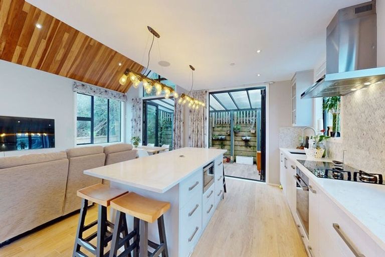 Photo of property in 221c Karori Road, Karori, Wellington, 6012