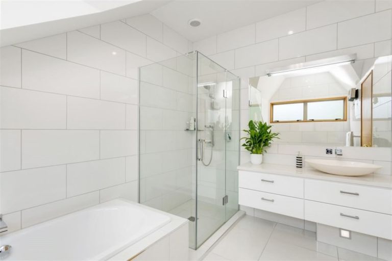 Photo of property in 16 Grangewood Lane, Burnside, Christchurch, 8053