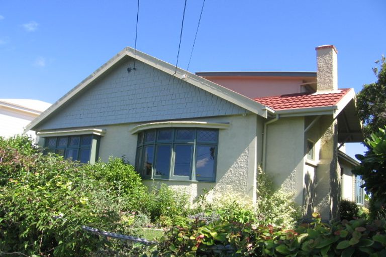 Photo of property in 32 Harbour View Road, Northland, Wellington, 6012