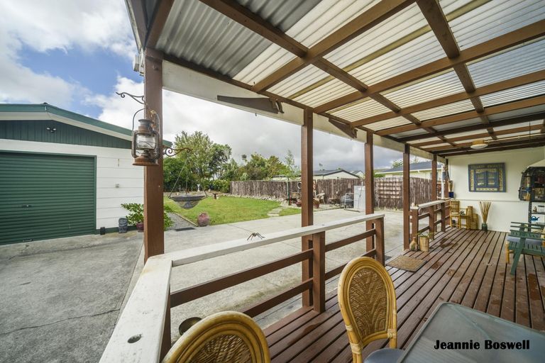 Photo of property in 50 Rhodes Drive, Kelvin Grove, Palmerston North, 4414