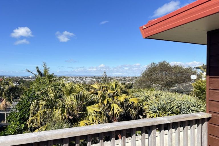 Photo of property in 14 St Thomas More Lane, Glenfield, Auckland, 0629