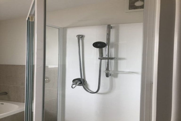 Photo of property in 2/9 College Road, Northcote, Auckland, 0627