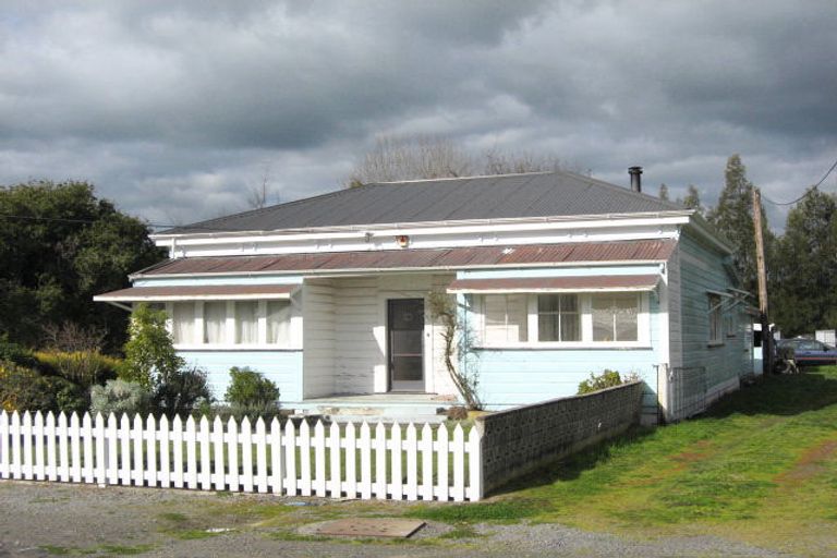 Photo of property in 4 Johnson Street, Waipawa, 4210