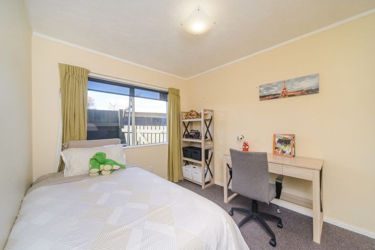 Photo of property in 17 Cargill Grove, Kelvin Grove, Palmerston North, 4414