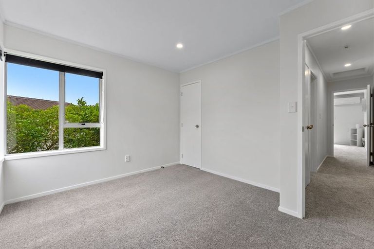 Photo of property in 1/14 Sunward Rise, Glenfield, Auckland, 0629