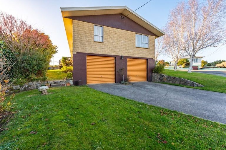 Photo of property in 2 Oxford Street, Holmes Hill, Oamaru, 9401