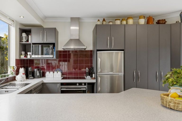 Photo of property in 2/12 Gradwell Place, Two Mile Bay, Taupo, 3330