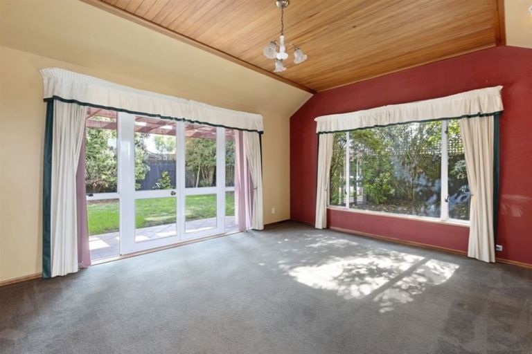 Photo of property in 33 Kirsten Place, Parklands, Christchurch, 8083