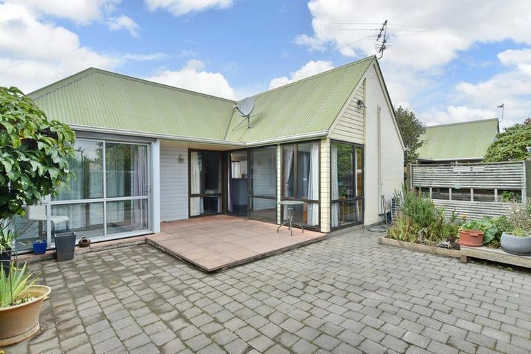 Photo of property in 2/16 Owens Terrace, Upper Riccarton, Christchurch, 8041