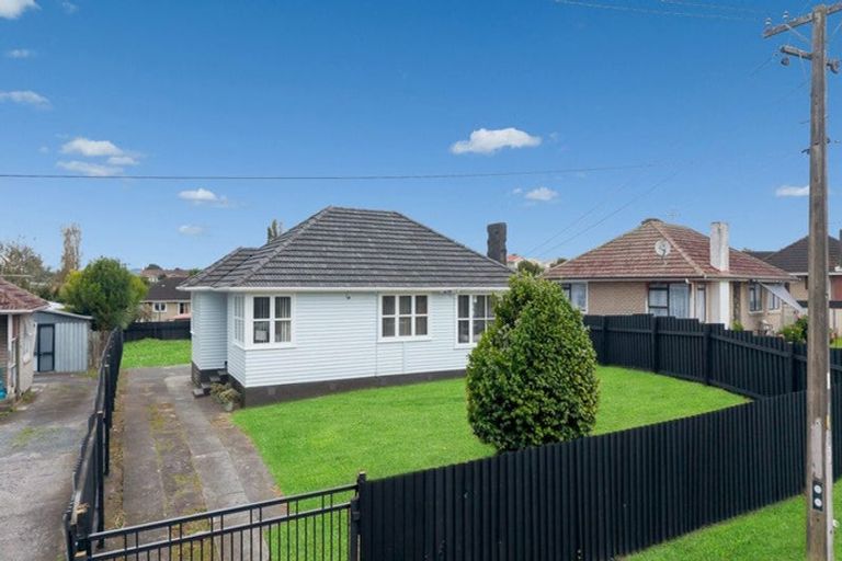 Photo of property in 18 Crown Crescent, Otara, Auckland, 2023