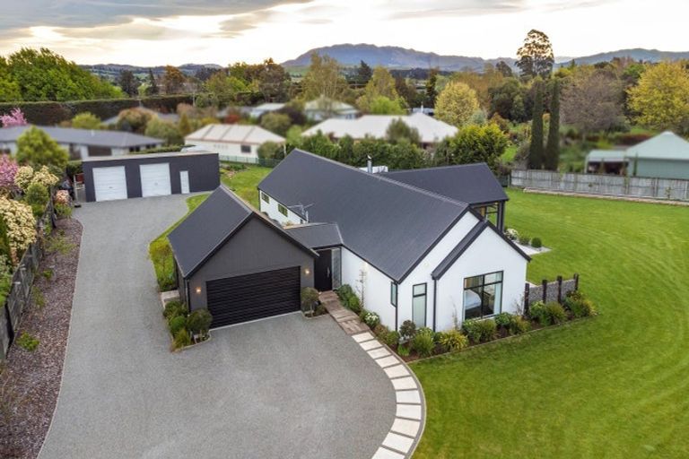 Photo of property in 3 Willowside Place, Amberley, 7410