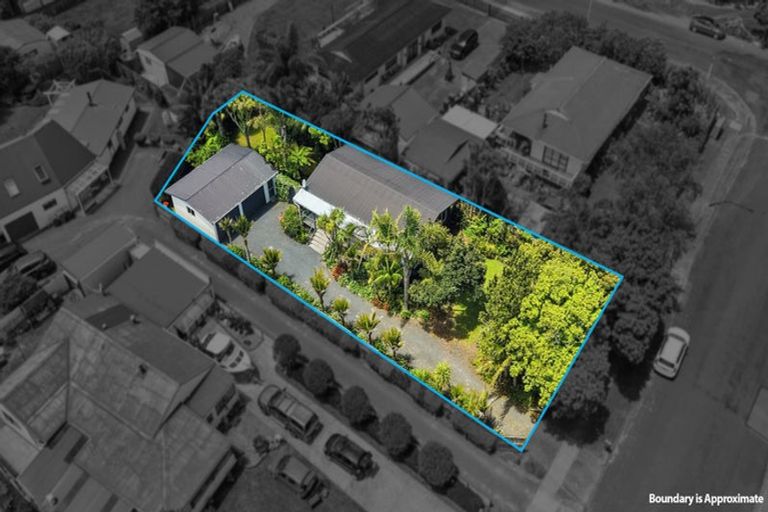Photo of property in 47 Taihiki Road, Clarks Beach, 2122