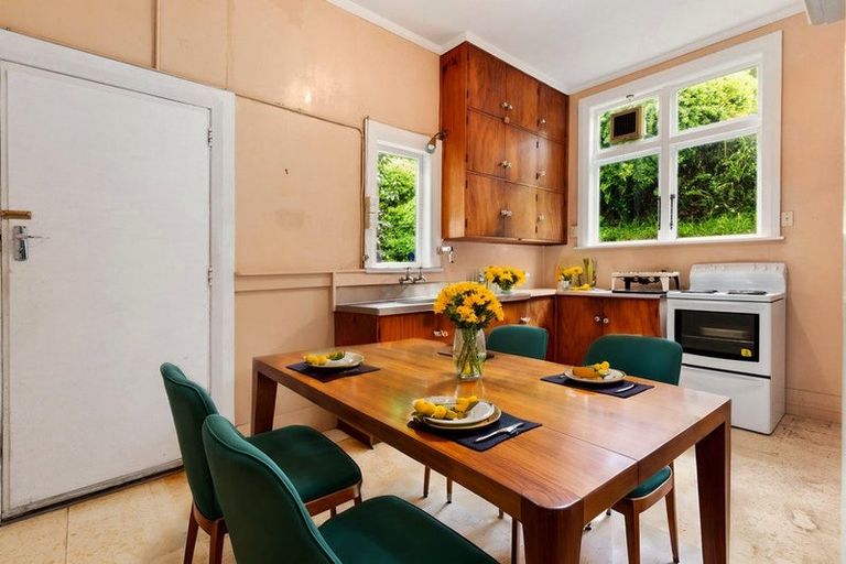 Photo of property in 1 Seaforth Terrace, Karori, Wellington, 6012