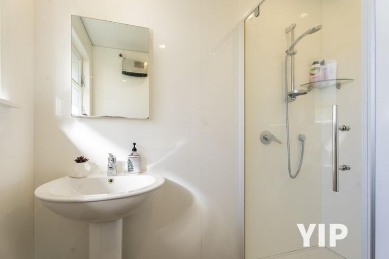 Photo of property in 10 Turville Crescent, Newlands, Wellington, 6037