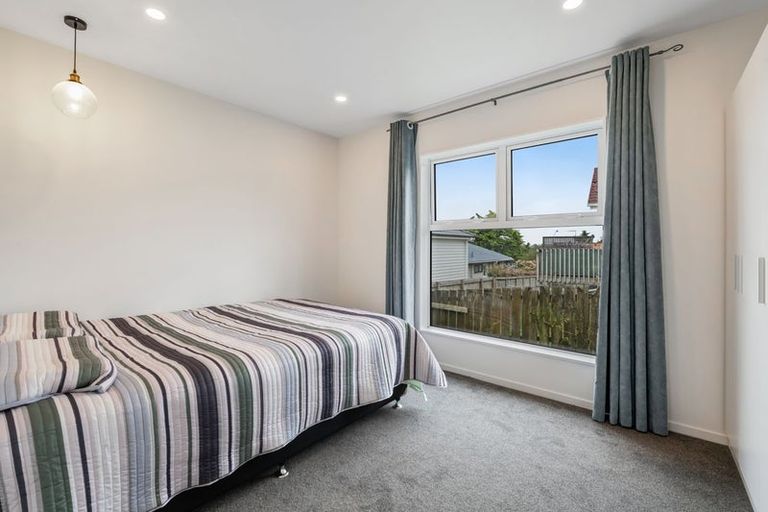 Photo of property in 10 Santiago Crescent, Unsworth Heights, Auckland, 0632