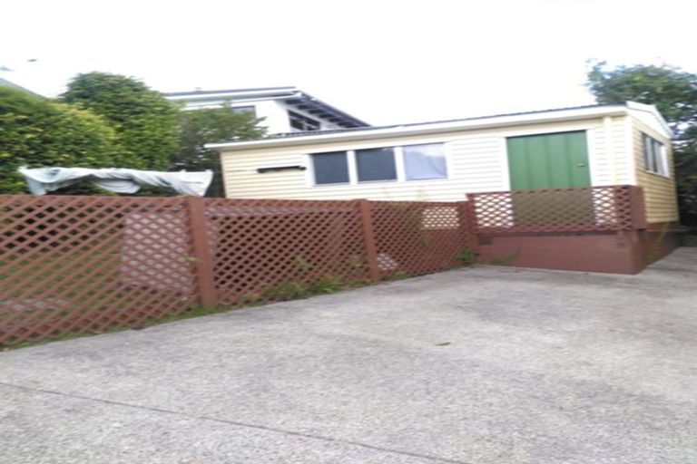Photo of property in 1/12 Holiday Road, Stanmore Bay, Whangaparaoa, 0932