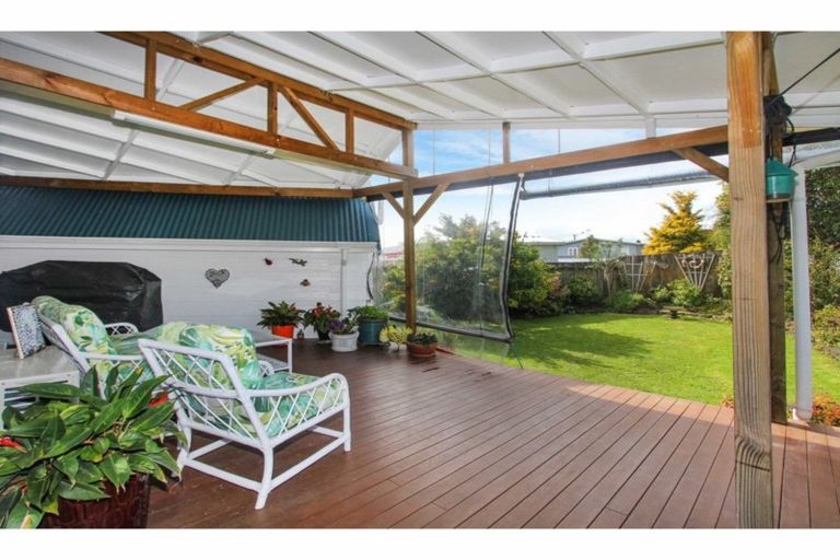 Photo of property in 2/28 Fairdale Place, Birkdale, Auckland, 0626