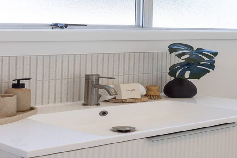 Photo of property in 17b Hamurana Place, Te Atatu Peninsula, Auckland, 0610