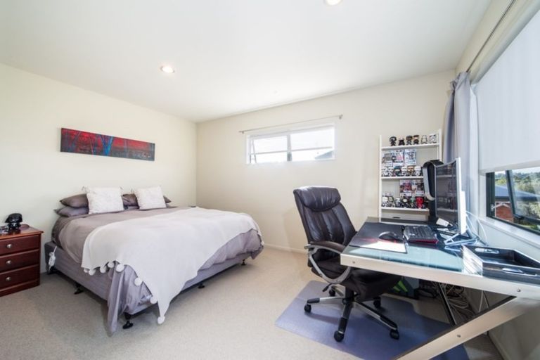 Photo of property in 17 Gordon Stanley Drive, Massey, Auckland, 0614