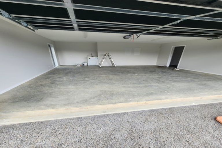 Photo of property in 17 Rewarewa Way, Timberlea, Upper Hutt, 5018