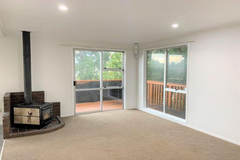 Photo of property in 14 Kilcar Place, Massey, Auckland, 0614