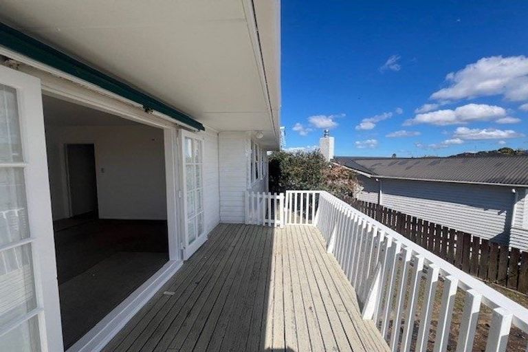 Photo of property in 1/666 East Coast Road, Pinehill, Auckland, 0630