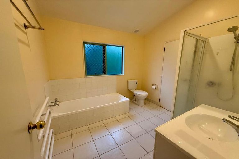 Photo of property in 2c Glen Road, Ranui, Auckland, 0612