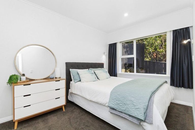 Photo of property in 37 Sunrise Boulevard, Tawa, Wellington, 5028