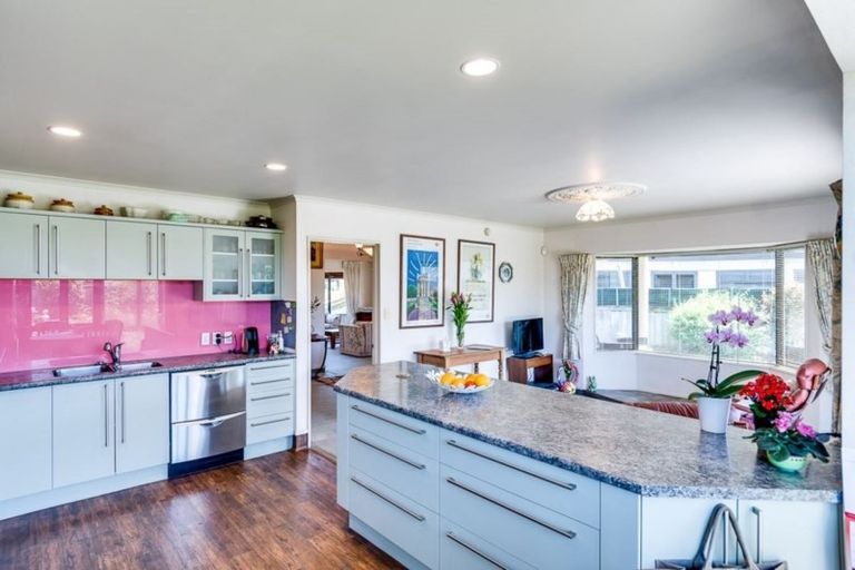 Photo of property in 10 Knightsbridge Place, Taradale, Napier, 4112